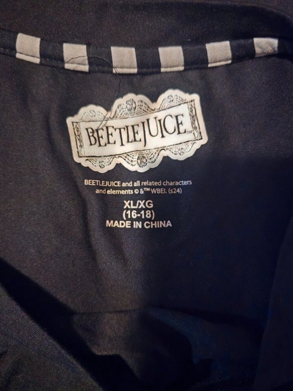 Long sleeve Beetlejuice night shirt/Nightgown size XL. - Picture 3 of 3